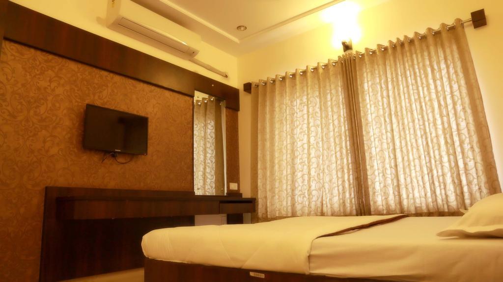 שירדי Hotel Sai Ramanand מראה חיצוני תמונה