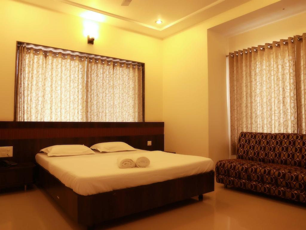 שירדי Hotel Sai Ramanand מראה חיצוני תמונה