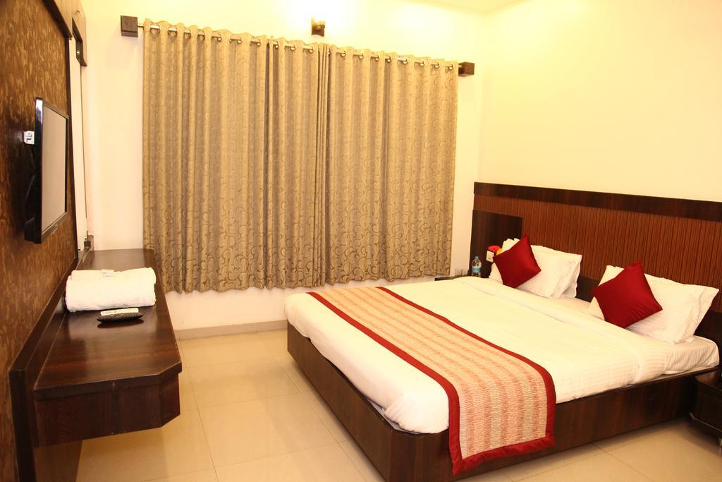 שירדי Hotel Sai Ramanand מראה חיצוני תמונה