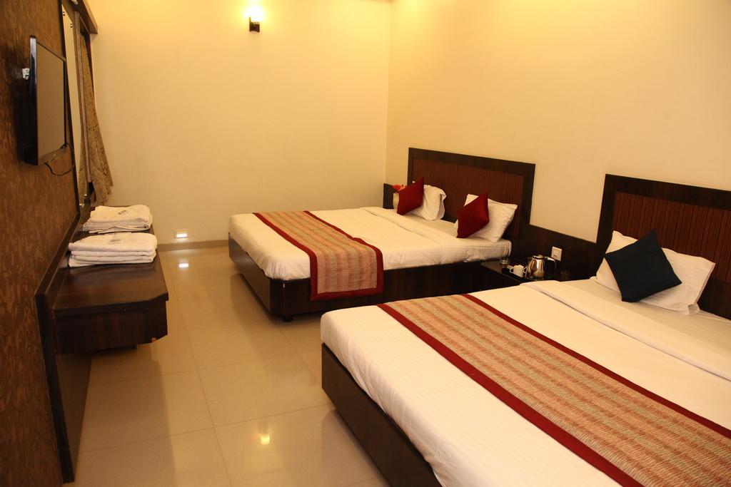 שירדי Hotel Sai Ramanand מראה חיצוני תמונה