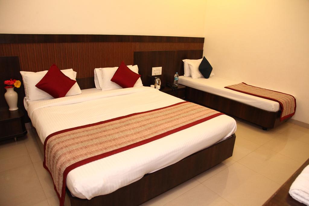 שירדי Hotel Sai Ramanand מראה חיצוני תמונה