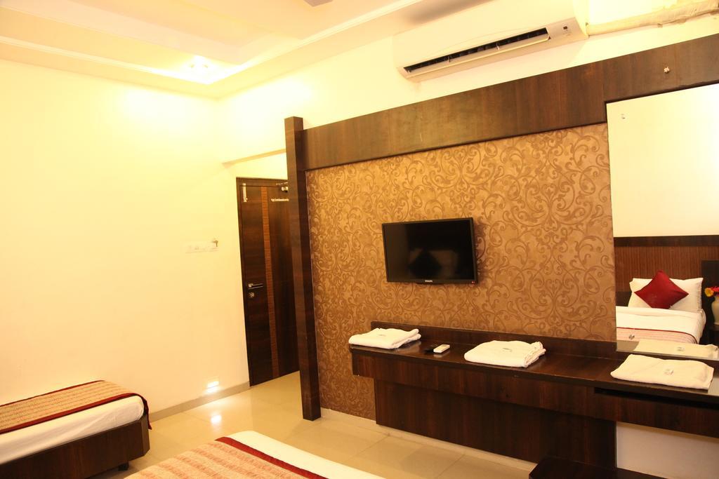 שירדי Hotel Sai Ramanand מראה חיצוני תמונה