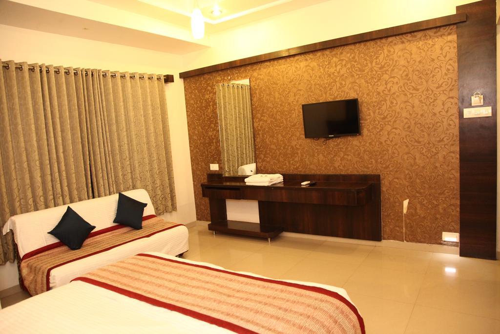 שירדי Hotel Sai Ramanand מראה חיצוני תמונה