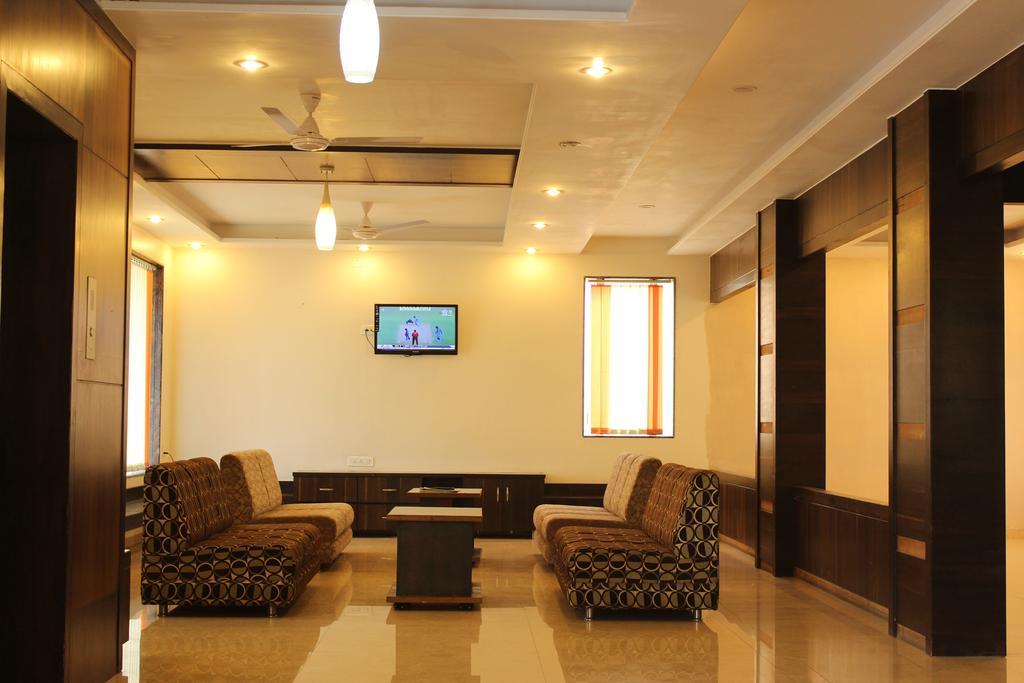 שירדי Hotel Sai Ramanand מראה חיצוני תמונה