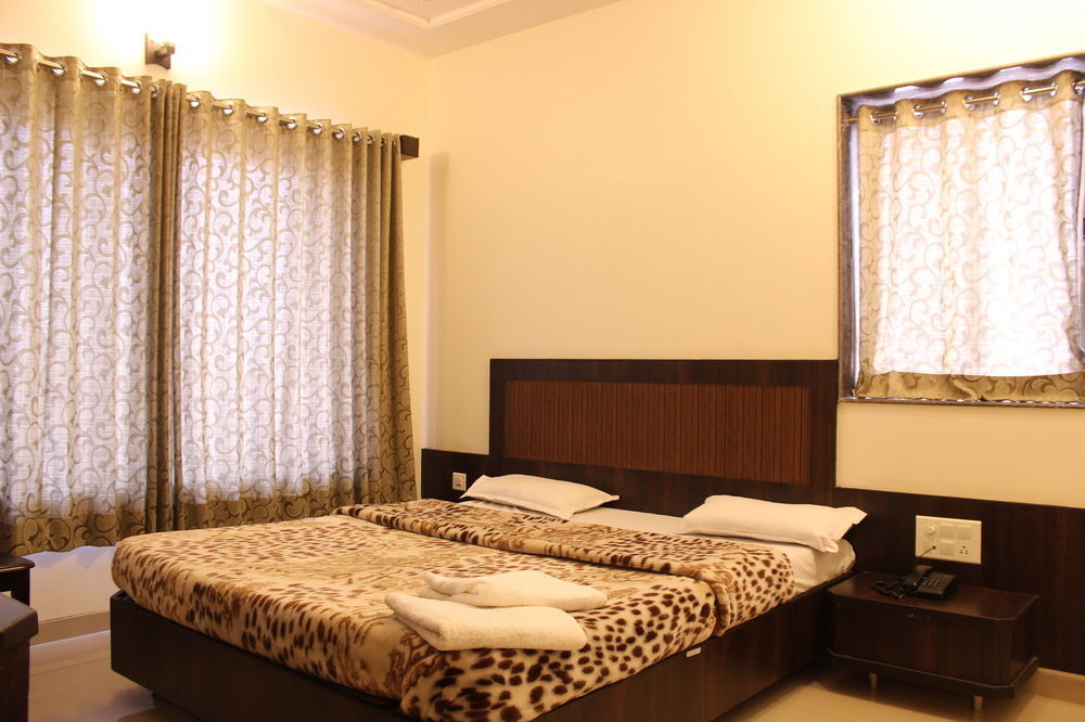 שירדי Hotel Sai Ramanand מראה חיצוני תמונה