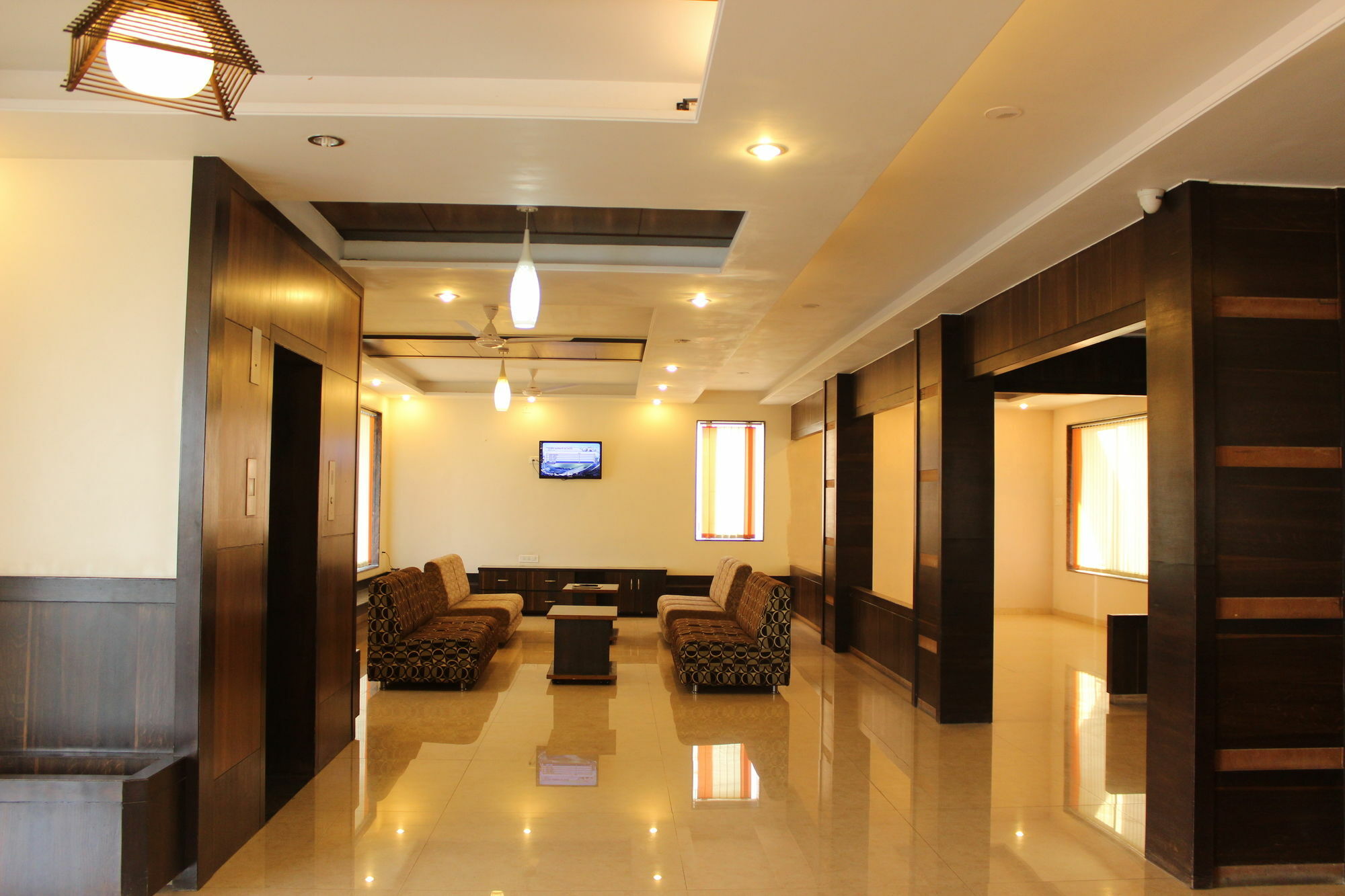 שירדי Hotel Sai Ramanand מראה חיצוני תמונה
