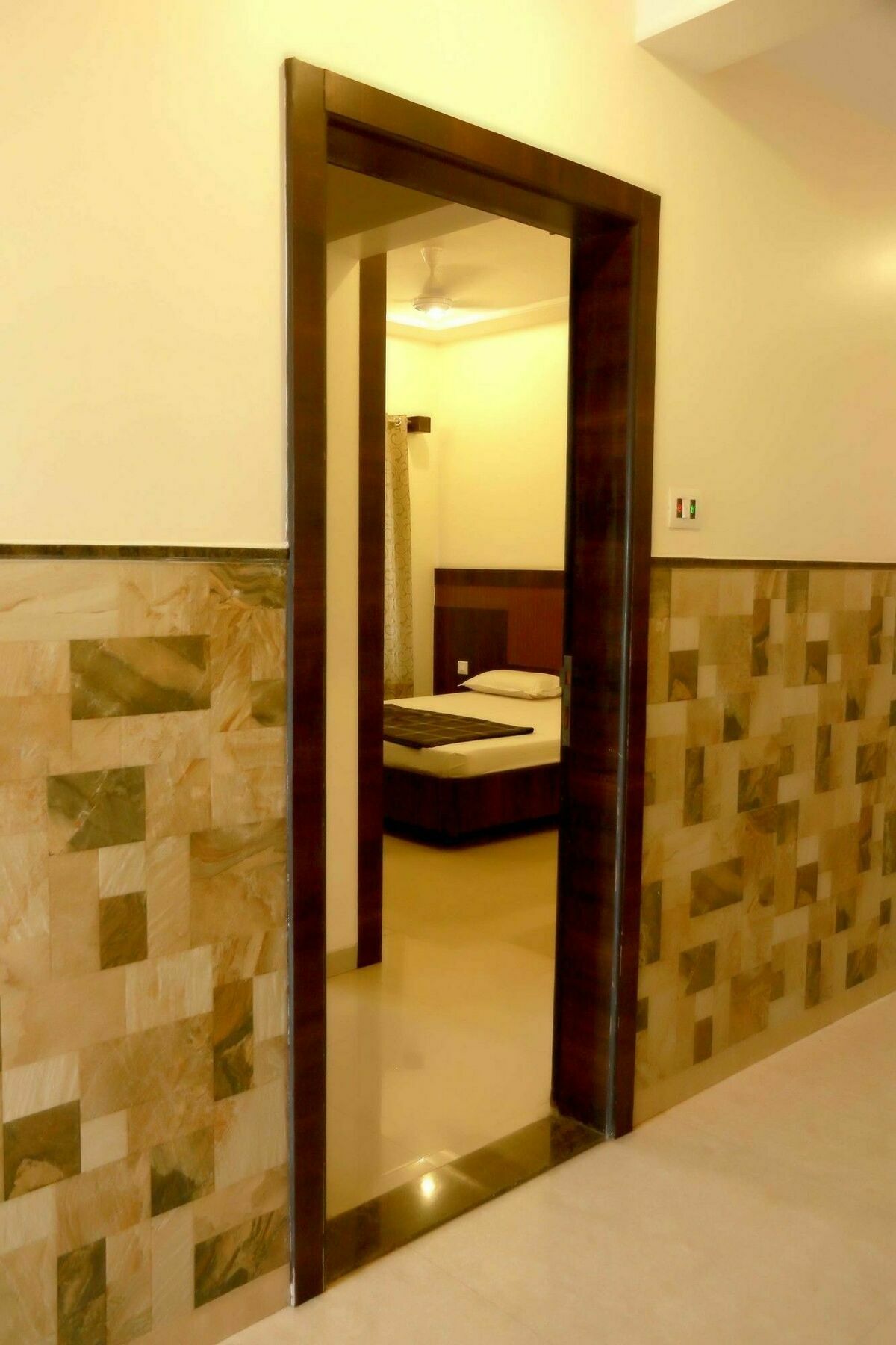 שירדי Hotel Sai Ramanand מראה חיצוני תמונה